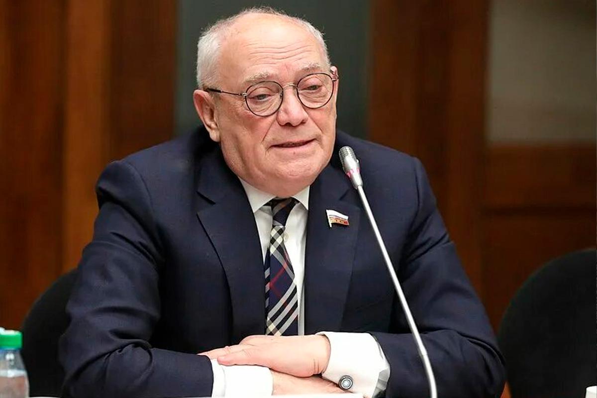 Комитет Государственной Думы отметил благодарственным письмом Заура Аскендерова за содействие развитию помощи пациентам с редкими заболеваниями