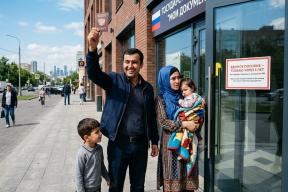 Паспорт есть, денег нет: почему «новые россияне» больше не получат детские пособия «на халяву»