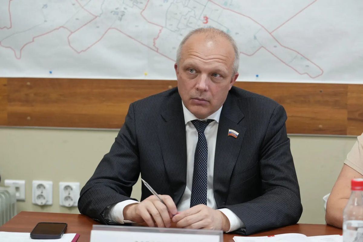 Спикер Заксобрания Вологодчины Роман Заварин в ходе приема участников СВО и их близких разъяснил порядок получения мер социальной поддержки