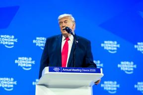 Черкашин: Торговая пауза и судебный удар — как Трамп балансирует между Китаем и Европой