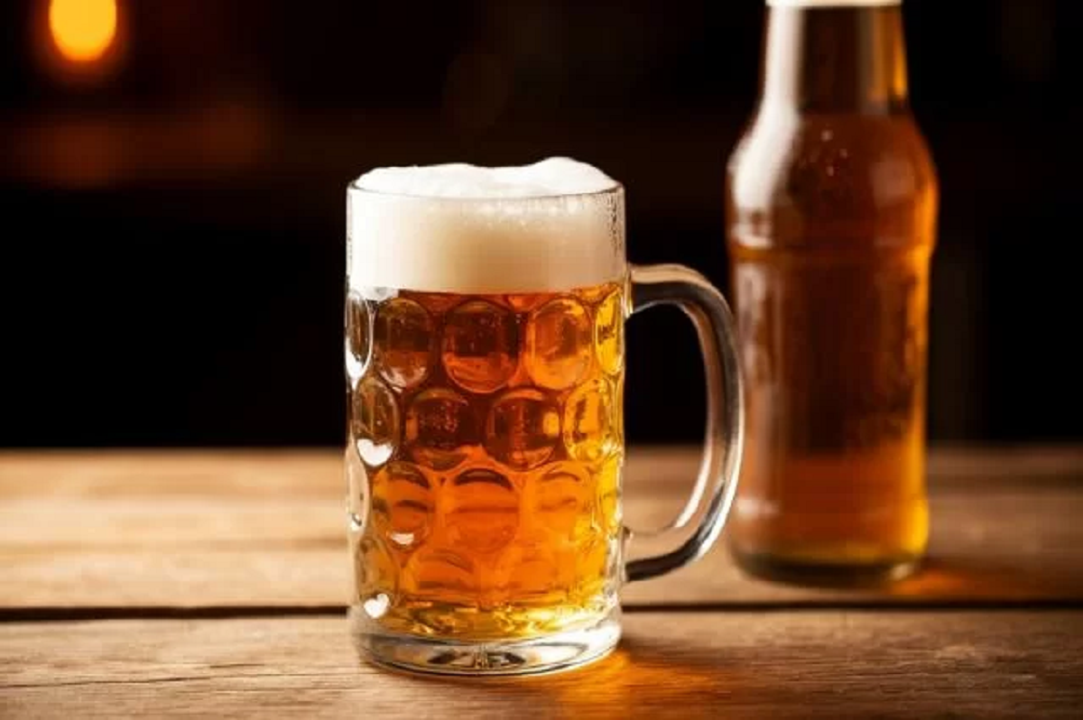 Нарколог объяснил, безопасно ли безалкогольное пиво и вино для автомобилистов
