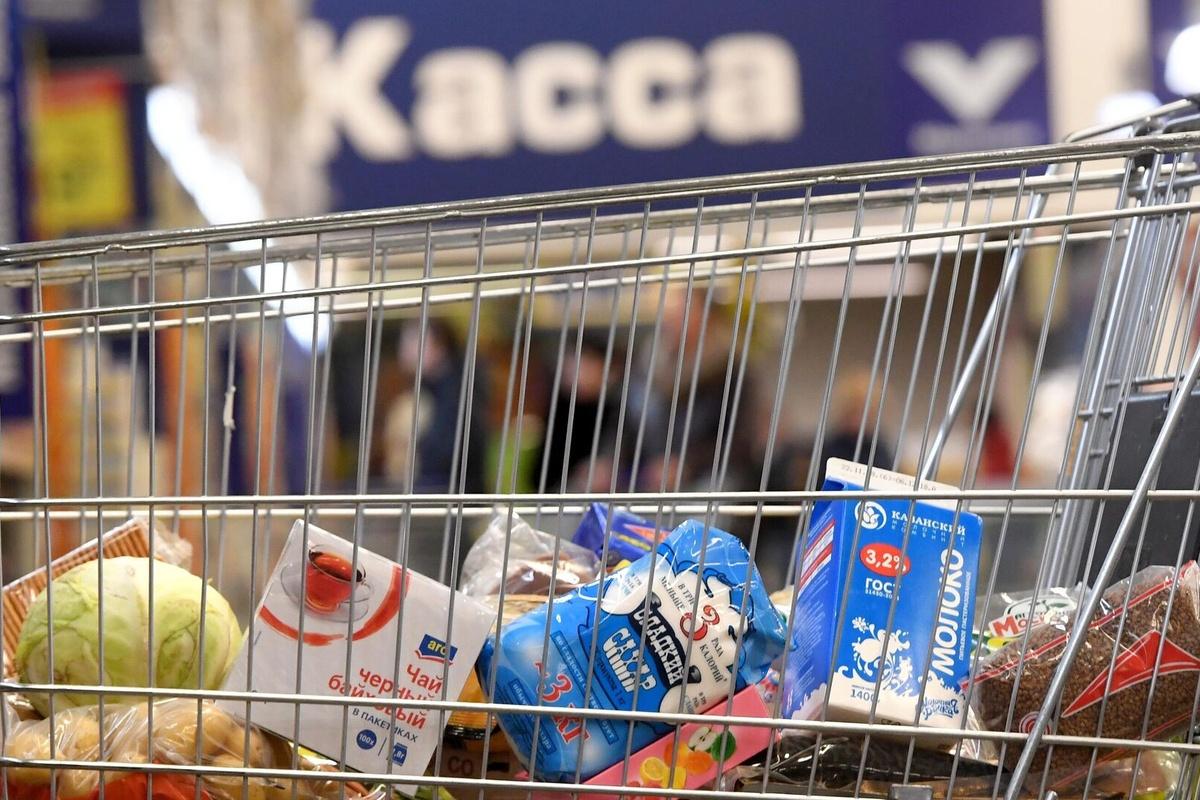 В Петербурге приняли закон, требующий торговые сети указывать наценку на продукты