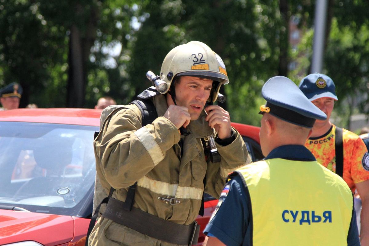 Пожарный из Бердска получил тяжелые травмы после падения с 15-метровой высоты
