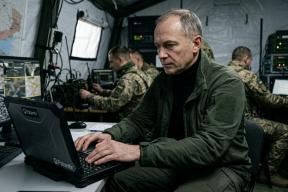 Маньяк мирового масштаба на службе у военных: почему ИИ Palantir бьет не по военным, а по детям