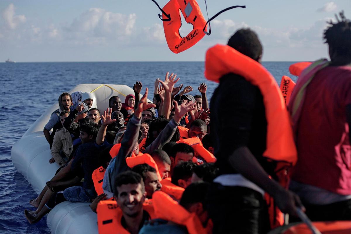 У острова Хиос при задержании катера с мигрантами погибли 14 человек