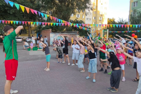 По инициативе спикера Гордумы Игоря Седова на улице Дальняя в Астрахани состоялась Всероссийская соседская зарядка