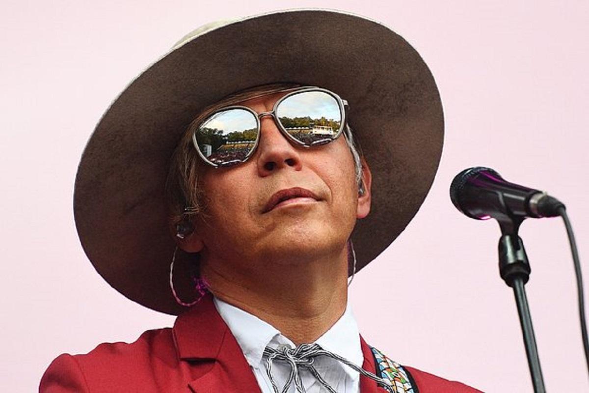 Парадокс доходов фронтмена группы «Мумий Тролль», осудившего СВО