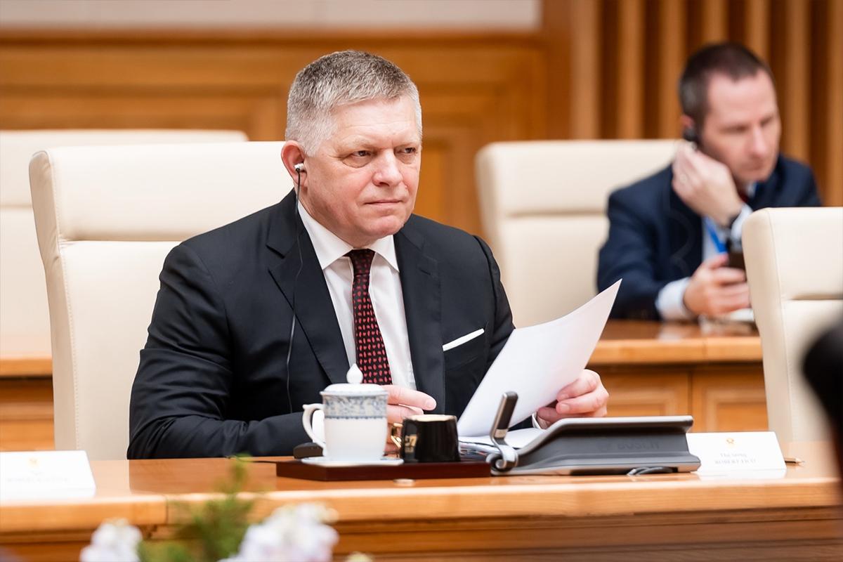 Бунт в тылу НАТО: Чехия вопреки давлению разрешила пролет самолета Фицо в Москву