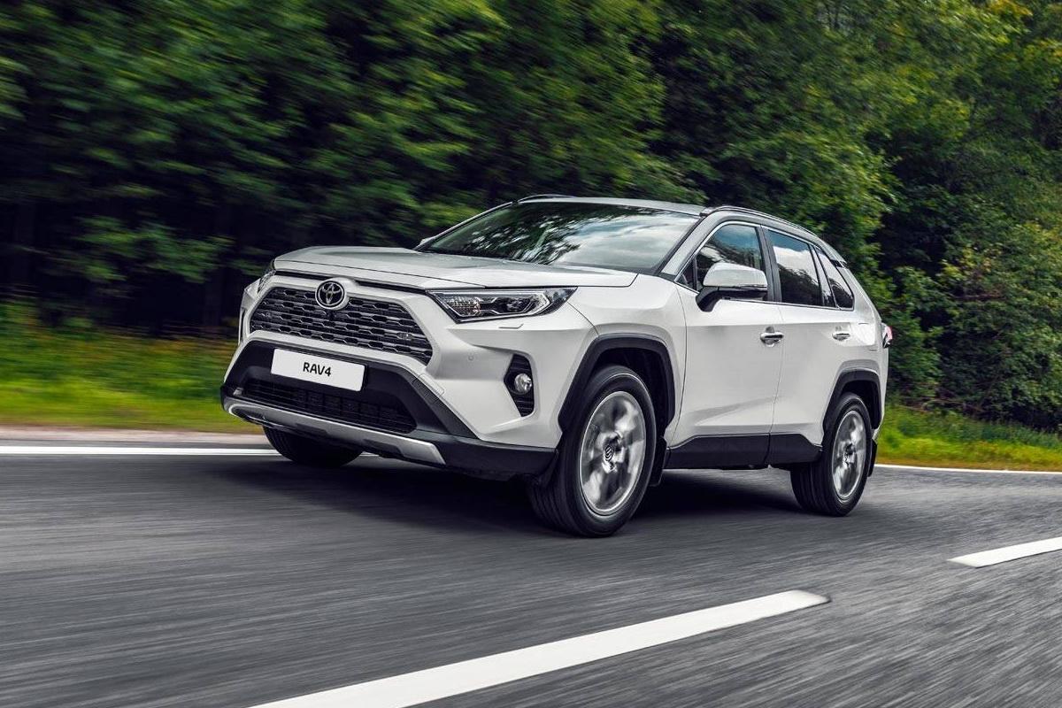 Компания Toyota официально представила кроссовер RAV4 нового поколения