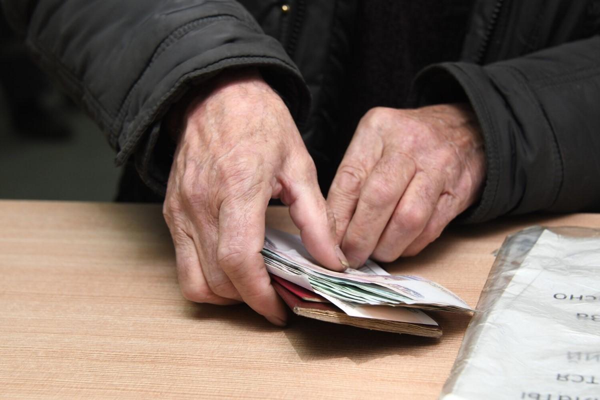 В Башкирии пенсионерам полгода платили пенсию билетами «банка приколов»