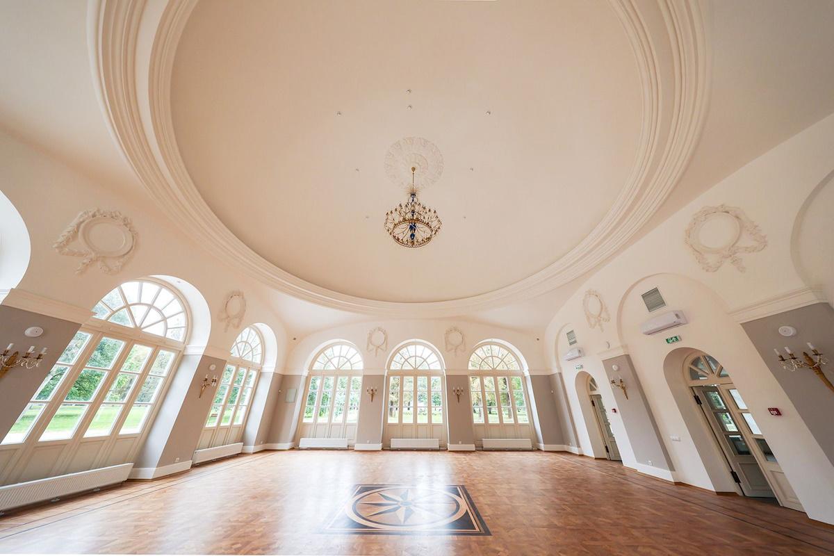 «Новые адреса счастья»: усадьба «Воронцово» стала новой площадкой для бракосочетаний в Москве