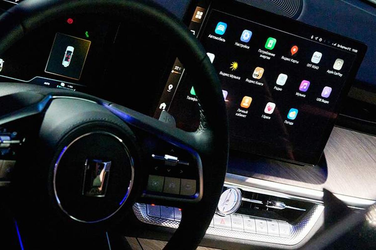 Алиса прописалась в каждом третьем новом автомобиле в России: итоги пятилетнего триумфа «Яндекс Авто»