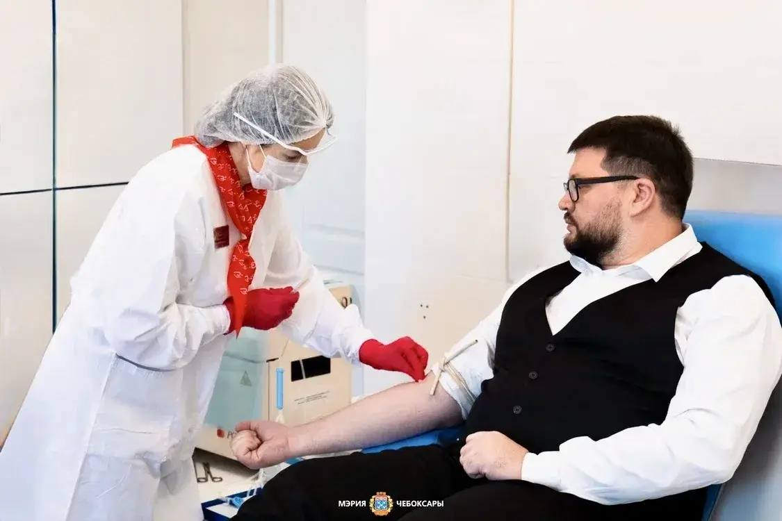 «Каждая донация — маленький шаг»: Глава Чебоксар Станислав Трофимов на личном примере призвал развивать культуру донорства