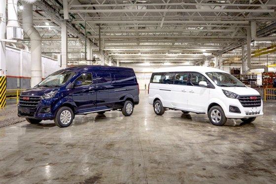 АвтоВАЗ начал продажи SKM M7: грузовой фургон и семиместный минивэн для бизнеса от 2,86 млн рублей