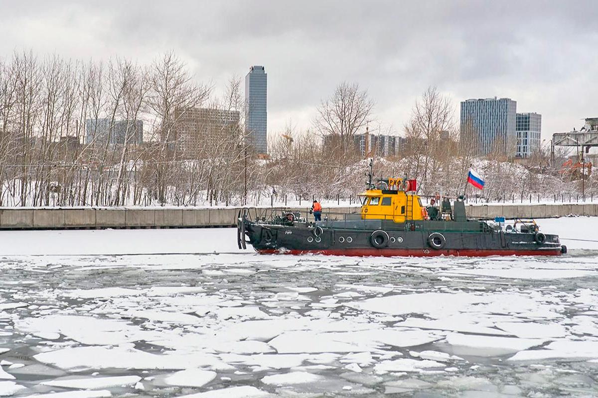 В Москве готовят коммунальный флот к открытию навигации