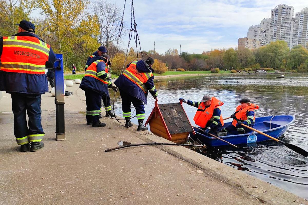 В Москве до середины ноября уберут на зиму 209 домиков для уток