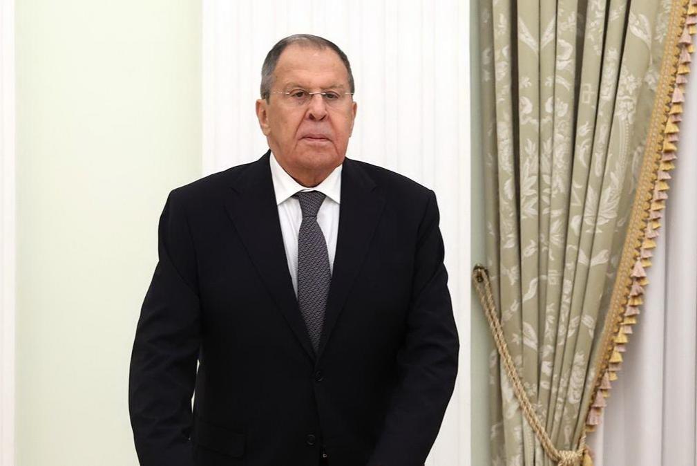 Лавров обвинил США в срыве мирных договоренностей и ударе санкциями по нефтяным гигантам РФ после объятий в Анкоридже