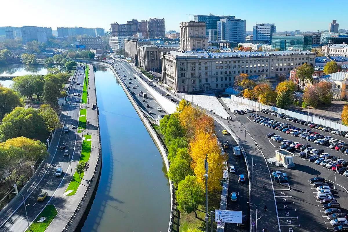 Названо количество благоустроенных набережных в Москве за счет инвесторов