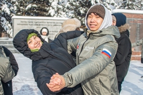 Акцию «Случайный вальс» провели на площади Победы в Кызыле