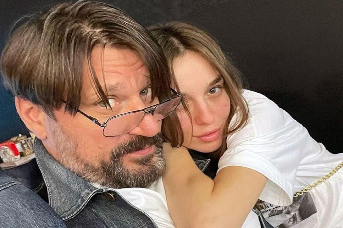 Звезда «Счастливы вместе» Виктор Логинов объявил о примирении с женой после громкого скандала