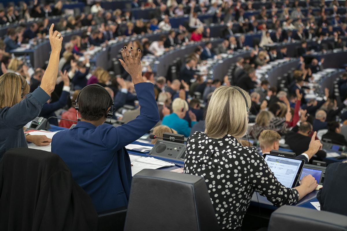 Скандал в Европарламенте: экс-пресс-секретаря Зеленского не пустили на собственное выступление