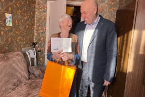 В Городском округе Пушкинский Зампредседателя Совета депутатов Николай Михайлин навестил и поздравил четырех ветеранов с днями рождения