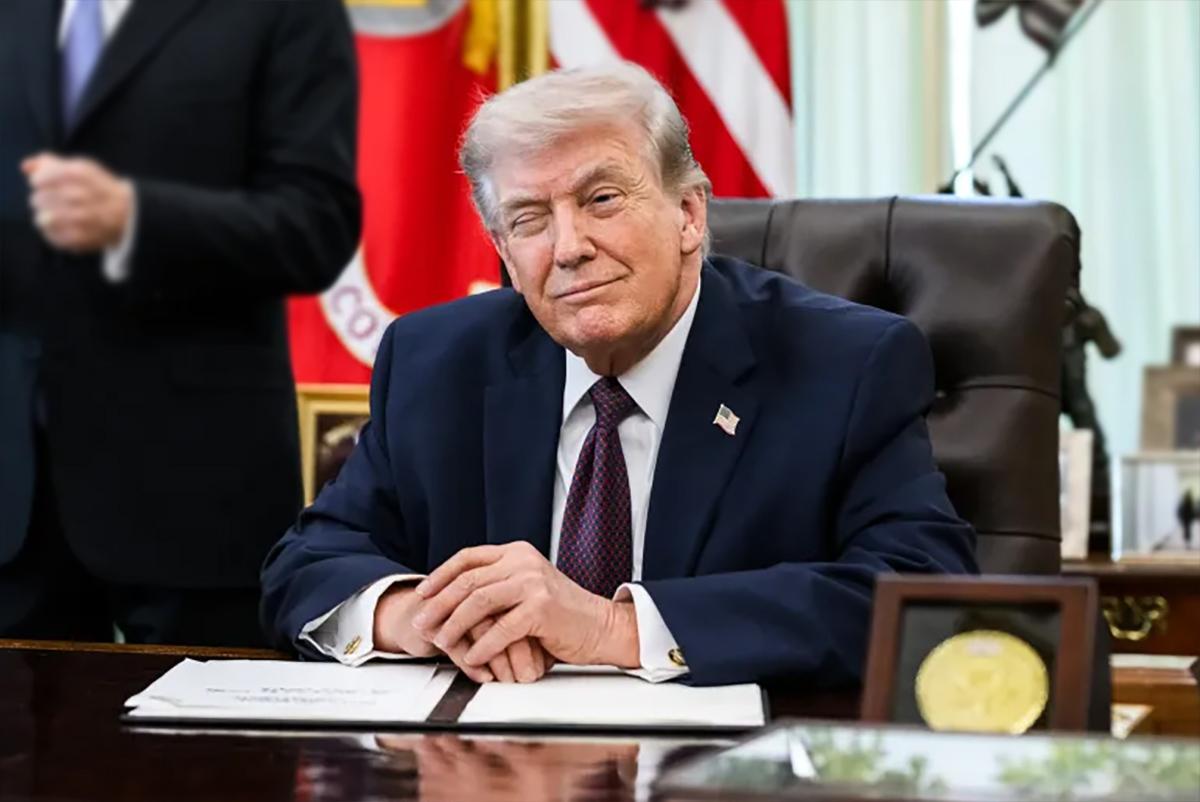 Новый паспорт США: место печати займет лицо Трампа — Госдеп запускает лимитированную серию