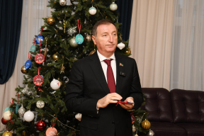 Спикер Народного Собрания Заур Аскендеров исполнит мечты троих юных жителей Дагестана в рамках акции «Елка желаний»