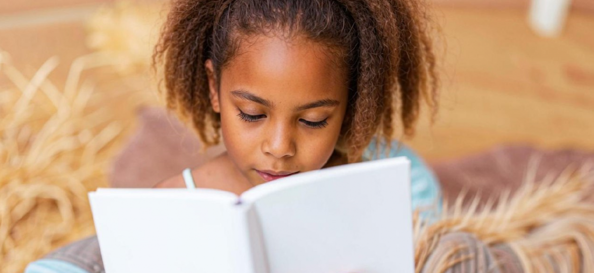 Эксперт рассказала, как замотивировать ребенка читать книги летом