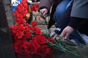 В Белгороде почтили память неизвестного  летчика, погибшего в годы ВОВ