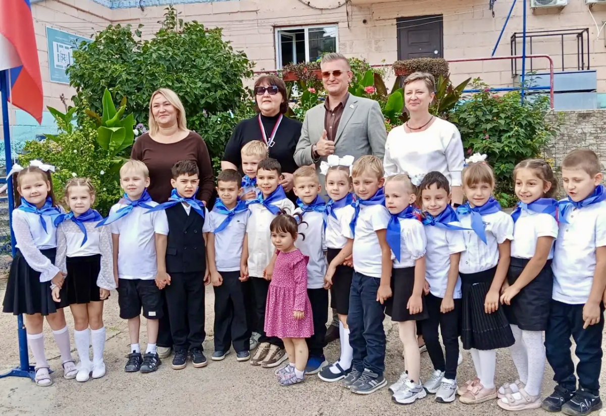 Депутат Думы Астраханской области Владимир Сухарев поучаствовал в посвящении воспитанников детского сада в «Орлята-дошколята»