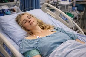 «Она ушла полностью»: россиянка впала в кому после удаления зуба в Таиланде. Надежды только на чудо