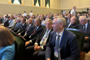 Новосибирская делегация во главе с Андреем Травниковым отправилась в Белоруссию на форум регионов