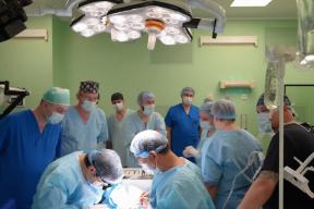 В Склифе впервые в России пересадили кисть альпинисту, который отказался от биопротеза