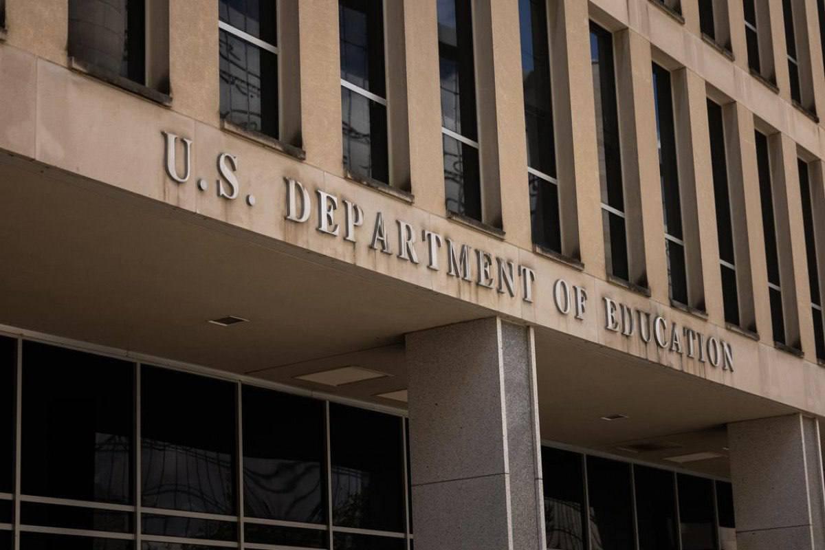 «Появившийся на свет» в 2054 году американец написал заявление на пособие по безработице