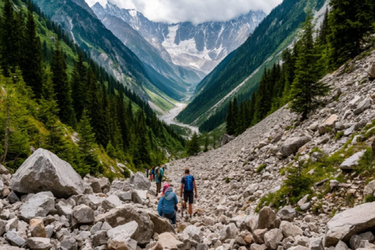 В Северной Осетии туристическая группа из 18 человек попала под камнепад