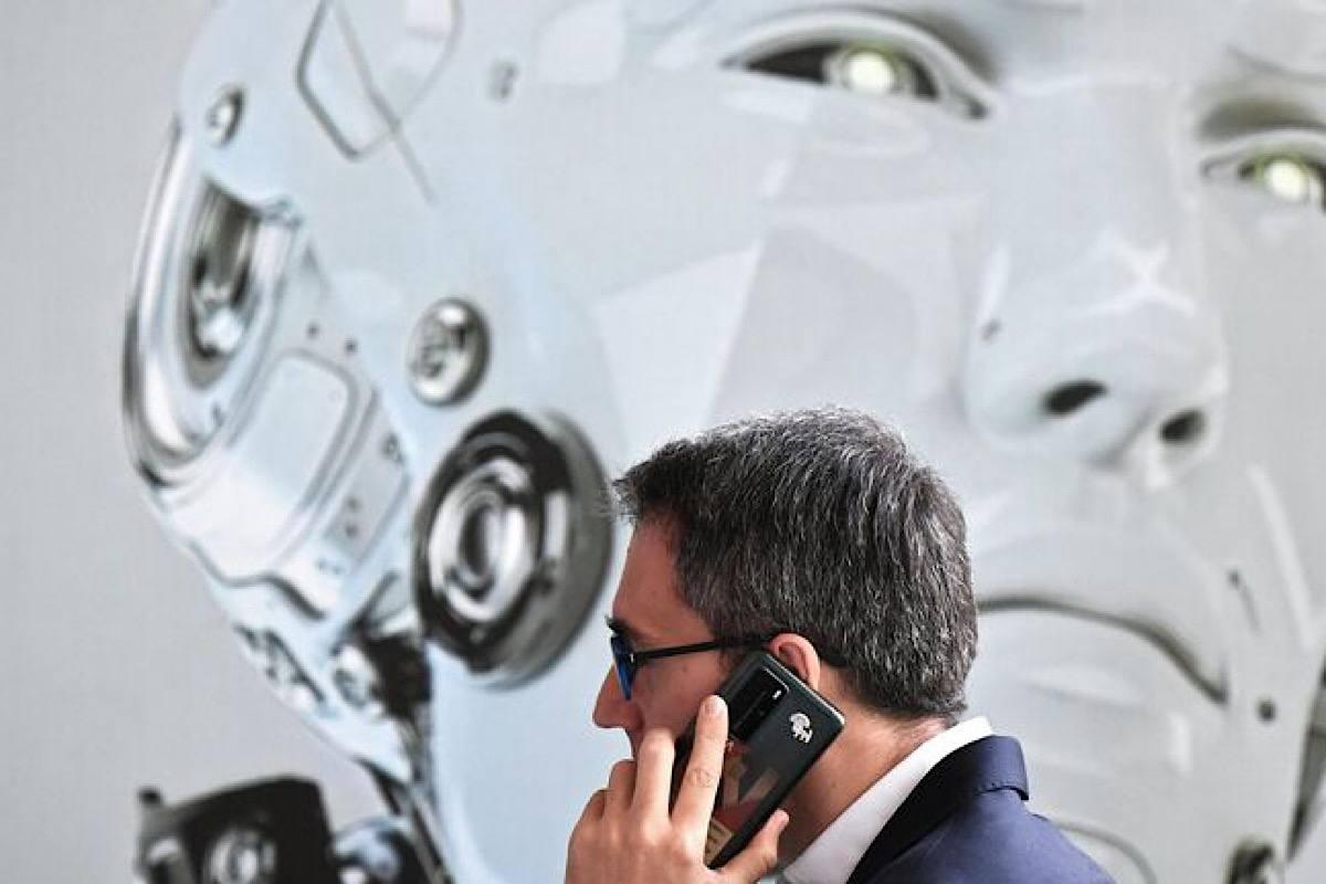 Нужно ли говорить «спасибо» нейросетям: эксперты разошлись во мнениях