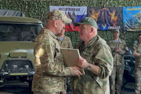 Губернатор Костромской области Сергей Ситников поздравил 299-й парашютно-десантный полк с присвоением почетного звания «Гвардейский»