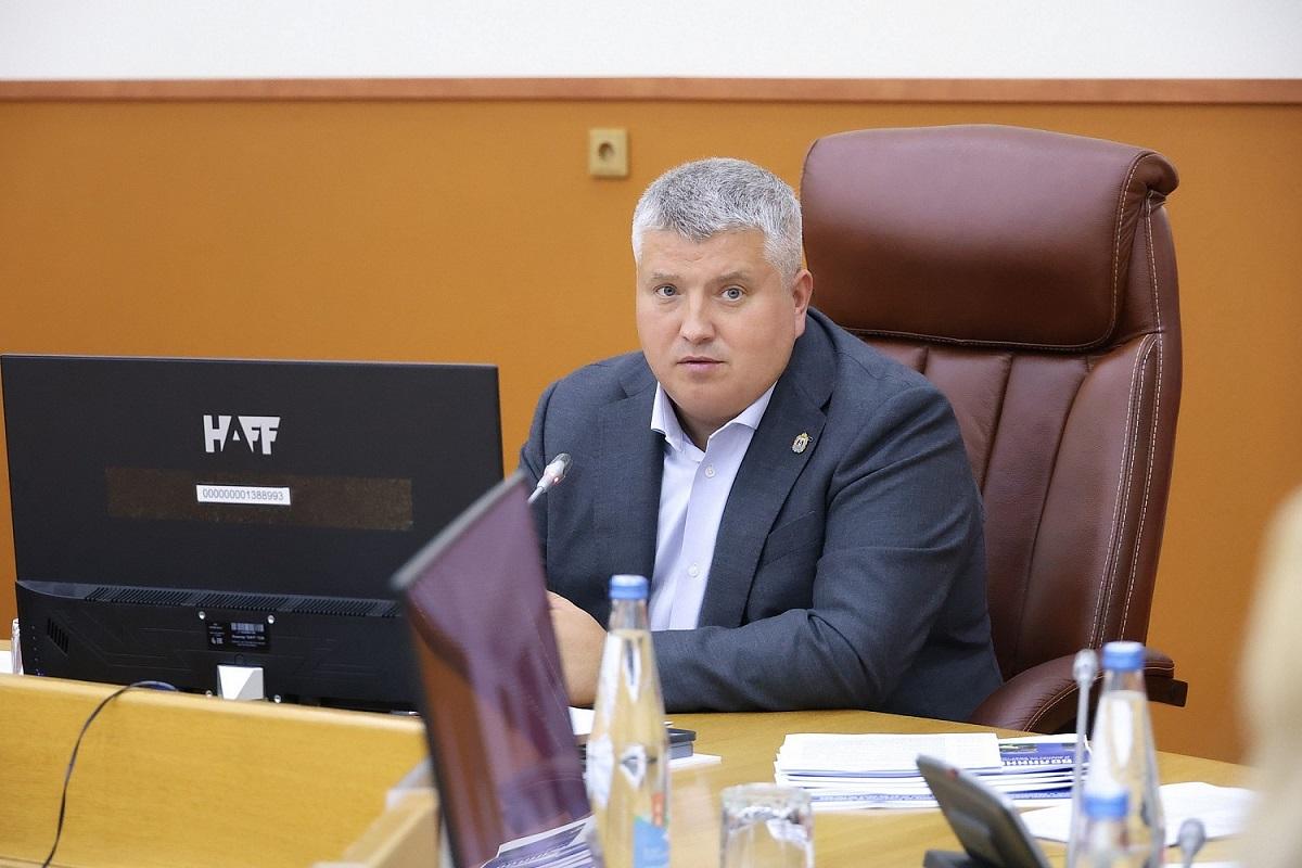 Губернатор Александр Дронов: В Новгородской области количество школ с низкими результатами сократилось почти в шесть раз