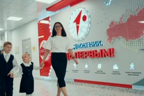 «Быть учителем — значит быть для ребенка проводником в большой мир знаний»: Губернатор Руслан Кухарук поздравил педагогов Югры с Днем учителя