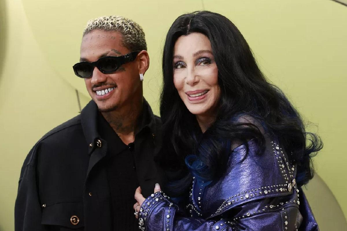 Возраст не помеха: Шер тайно обручилась в Александром Эдвардсом