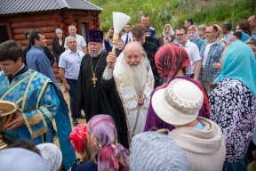 В Орловской области Митрополит Тихон освятил источник и купель у деревни Малая Драгунская