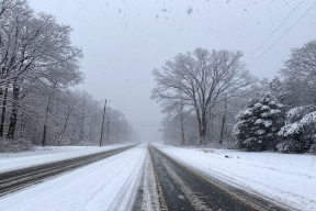 Жителей Мурманска предупредили о сильном снегопаде и гололедице