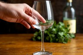 Вино на Рождество: благословение или грех? Разъяснения священника