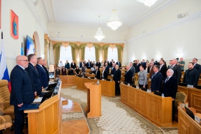 Дума Астраханской области поддержала новые меры по защите прав несовершеннолетних граждан и многодетных матерей