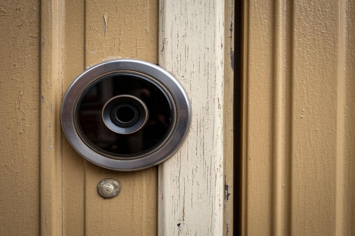 Соседские тайны под угрозой закона: уголовная ответственность за любопытство