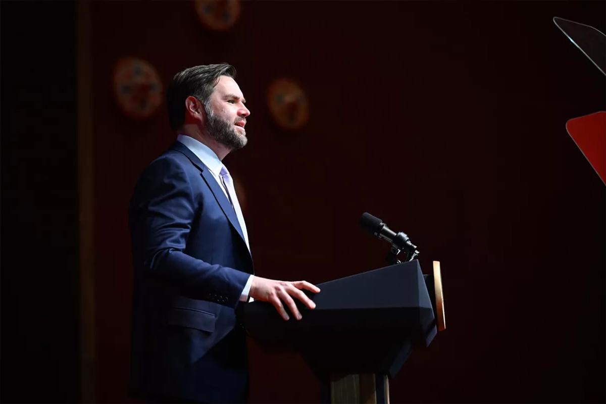 «Они хотят заключить сделку»: Вэнс раскрыл неожиданный план Трампа по переговорам с Ираном