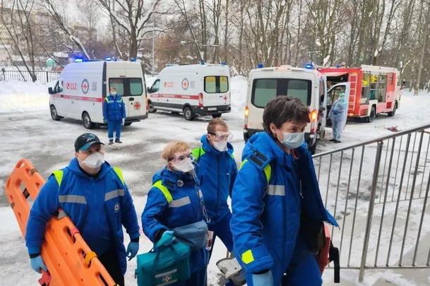 ИВЛ прямо в школе и 15 пострадавших: как экстренные службы Королева тушили «пожар» в гимназии №17