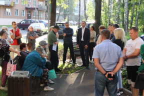 Алексей Воробьев провел встречу с жильцами домов 5-7 в микрорайоне Г Пущина