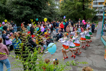 «ТОС как способ влиять на жизнь города»: Мэр Максим Кудрявцев поздравил участников системы общественного самоуправления Новосибирска с 25-летним юбилеем